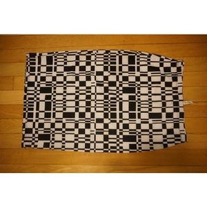 Checkered pencil skirt